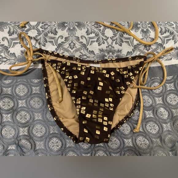 Bathing suit - Picture 2 of 3